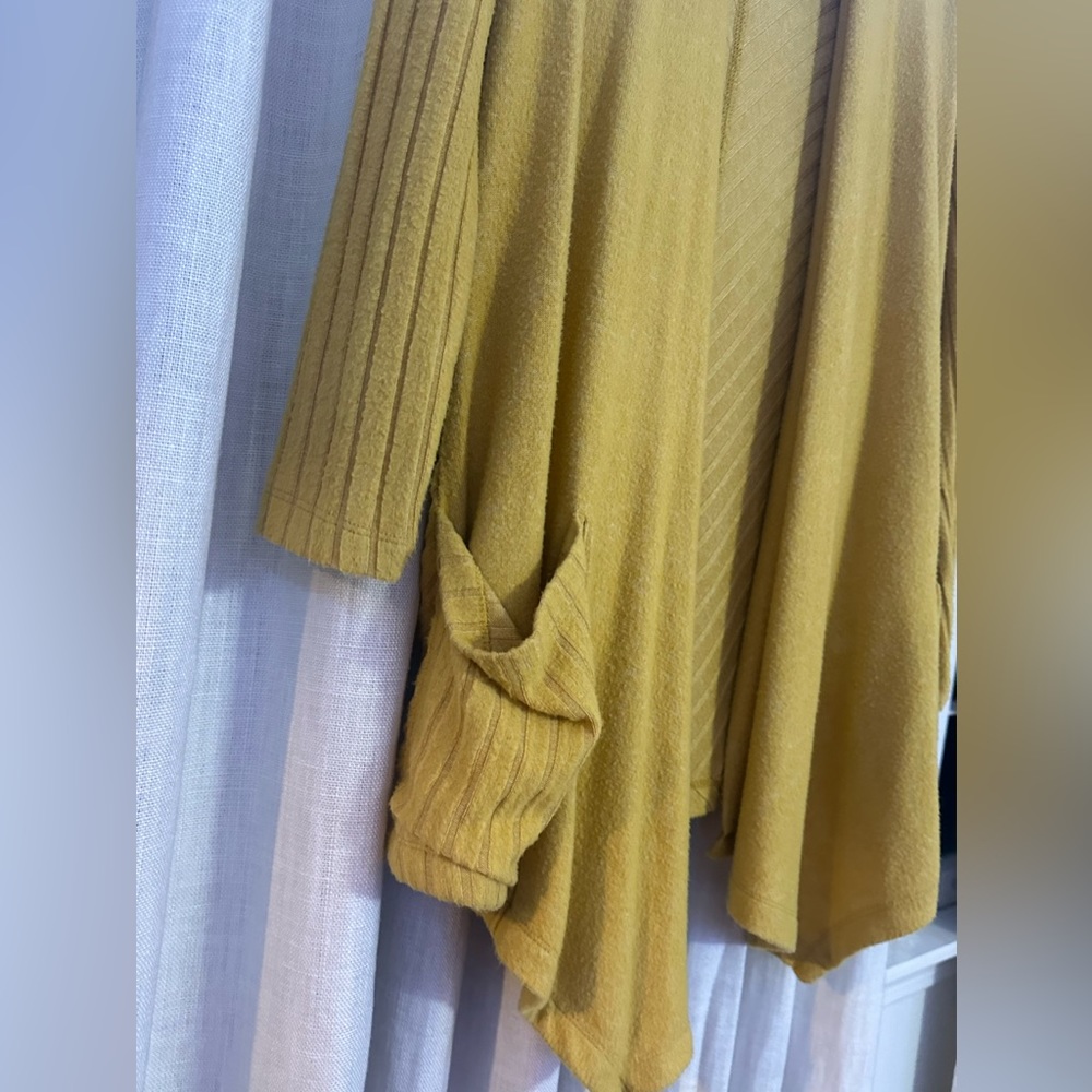 2 Altar’d State pullover tunics - Picture 3 of 10